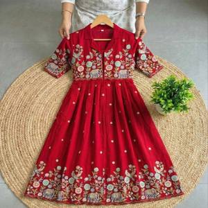 Robe VASTRA COTTAGE en Faux Georgette à Imprimé Bandhani Numérique avec Dupatta Brodé, Tenue Traditionnelle pour Soirée - Product Image 1