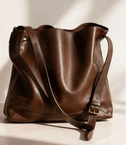 Sac fourre-tout en cuir véritable pour femme, style décontracté, couleur marron, bandoulière, design minimaliste, grande capacité, usage quotidien - Product Image 4