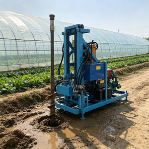 Piccola perforatrice per pozzi d'acqua per fattorie di frutta in valle, con battipalo per la compattazione del terreno dopo la perforazione. - Product Image 1