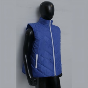 Chaleco acolchado sin mangas para hombre de alta calidad, diseñado para brindar calidez, comodidad y estilo. Hecho con aislamiento ligero. - Product Image 3