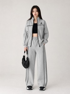 Conjunto Deportivo Premium para Mujer con Tela Suave y Transpirable, Ajuste Cómodo, Ideal para Entrenamiento Deportivo, Viajes y Uso Diario - Product Image 1