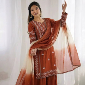 Ensemble Kurti élégant en rayonne et coton brodé avec pantalon Farshi et dupatta en Georgette |   Vêtements ethniques de créateurs pour femmes - Product Image 1