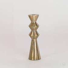 Porte-bougie en métal aux tons chauds, un bel symbole de chaleur, d'élégance et de style raffiné pour la maison. - Product Image 4