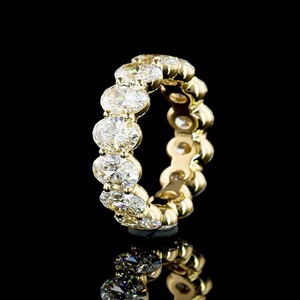 Anillo de compromiso y boda minimalista con certificación IGI, 5 CT, ovalado, oro amarillo de 18K, banda de eternidad completa con engaste compartido, directo de fábrica - Product Image 2