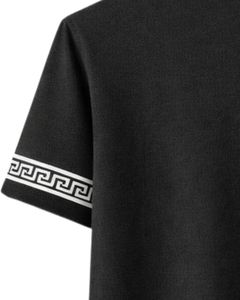 Polo personnalisé noir pour homme en mélange de coton, décontracté, à manches courtes, idéal pour l'été, avec col, poignets et ourlet contrastants à motif grec. - Product Image 6