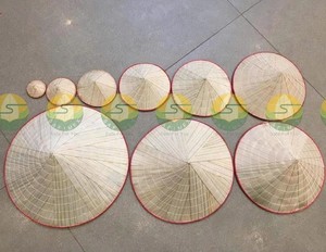 Chapeau conique vietnamien fait main Non La, idéal pour souvenir, décoration et artisanat, disponible en tailles de 4 cm à 40 cm. - Product Image 1