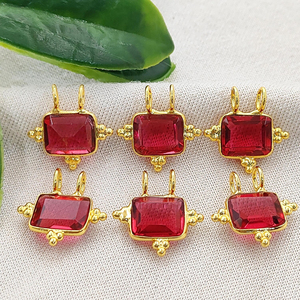 Colgante Rectangular de Cuarzo Rubí con Bisel Elegante, Hecho a Mano, Chapado en Oro, Joyería de Piedra de Nacimiento, Joyería de Cuarzo Rubí, Proveedores Indios - Product Image 3