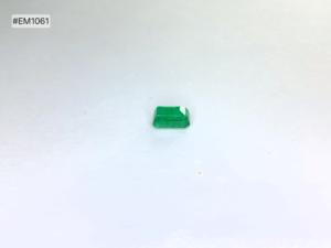 Elegante Esmeralda Verde Zambiana de Forma Octogonal de 1.05ct, Gema Suelta de Alta Calidad y Claridad Excelente para Anillo y Colgante - Product Image 3