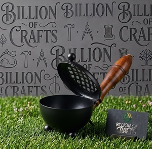 Brûleur à Bakhoor en métal noir fait main avec poignée en bois et couvercle à charnière, brûleur d'encens arabe, décoration parfumée pour la maison, cadeau - Product Image 4