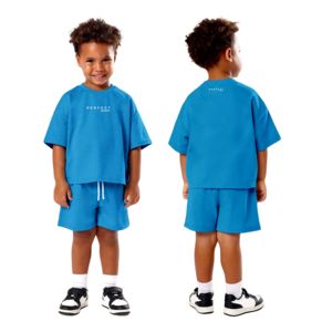 Conjunto de ropa de dos piezas para bebés y niños: camiseta de bambú personalizada sin costuras con pantalones cortos de spandex acanalado y manga corta. - Product Image 1