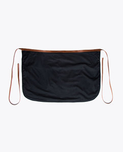 Capa de Peluquería Negra de Tela con Tirantes Ajustables en la Cintura - Product Image 4