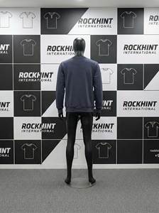 Sudadera Unisex de Corte Regular con Cuello Redondo, Color Negro Camel, 100% Algodón, Felpa, Personalizable con Logotipo, Estilo Urbano para Verano - Product Image 3