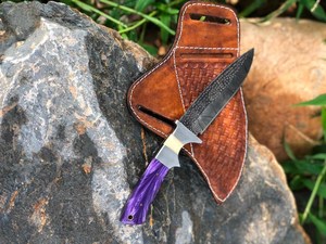 Cuchillo de Acero de Damasco Hecho a Mano y Personalizado con Funda de Cuero Genuino, Cuchillo de Hoja Fija para Caza, Camping y Actividades al Aire Libre con Grabado Personalizado - Product Image 2