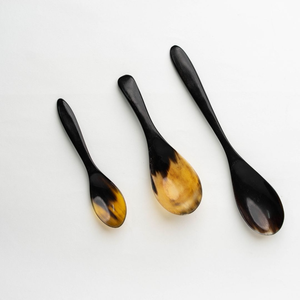 Cuchillo para Mantequilla y Cuchara para Ensalada Hechos a Mano con Cuerno de Búfalo, Personalizables, con Mango Largo y Acabado Espejo para Uso con Café - Product Image 2