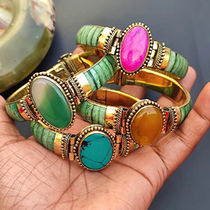 Brazalete Vintage con Incrustaciones de Hueso, Brazalete Ovalado con Piedra, Joyería Hecha a Mano de Estilo Antiguo para Regalo de Boda o Fiesta - Product Image 5