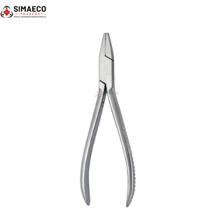Pince à plaques à mâchoires plates 17 cm, à mâchoires dentelées avec rainure croisée, instrument chirurgical pour le pliage de plaques en chirurgie orthopédique de la colonne vertébrale, par SIMAECO - Product Image 1