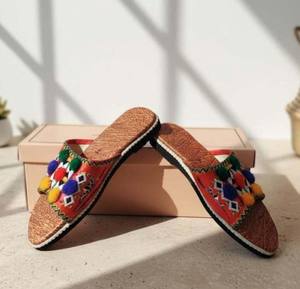 Sandales en cuir marocaines faites à la main : détail tapis berbère, chaussures écologiques - Product Image 2