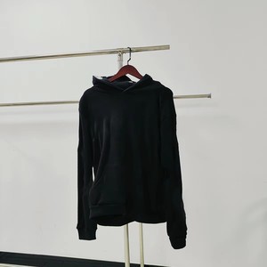 เสื้อฮู้ดผู้ชายสีดำ ทรงปกติ ผ้าฝ้ายถัก 100% สีพื้น สวมใส่สบายๆ สำหรับฤดูใบไม้ร่วง - Product Image 2
