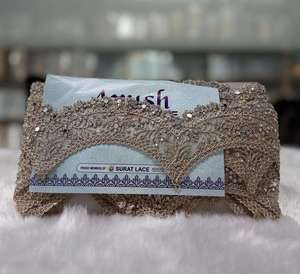 En gros, garniture en dentelle ethnique indienne à perles, avec travail miroir et bord festonné, aspect fait main, pour la décoration brodée de kaftans et de saris - Product Image 1