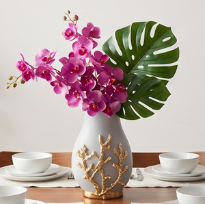 Vase en céramique gris avec relief corail doré et accents métalliques – Pièce d'exposition élégante pour mariages ou tables de fête - Product Image 4