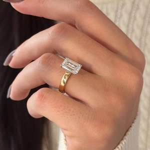 Anillo de Compromiso con Corte Esmeralda Alargado de 3 Quilates, Anillo Solitario de 3.5 mm de Ancho, Certificado por IGI - Product Image 6