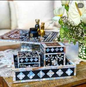 Quemador de Incienso de Madera con Incrustaciones de Resina y Nácar de Primera Calidad, Redondo, con Diseño Artesanal de Luna, Estrella y Perla - Product Image 5