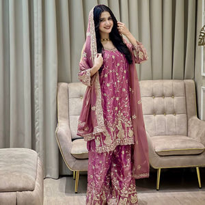Ensemble Sharara rose brodé lourd pour femme avec dupatta en tulle – Tenue ethnique de créateur pour mariage et soirée, style Salwar Kameez - Product Image 1