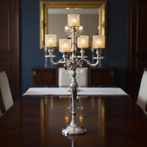 Candelabro de Metal Ecológico Hecho a Mano con Acabado Plateado Brillante para Decoración de Mesa de Boda - Product Image 1