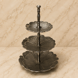 Élégant support de service en métal argenté antique à deux niveaux avec plateaux à bords festonnés, présentoir décoratif pour desserts, idéal pour les fêtes et les événements - Product Image 4
