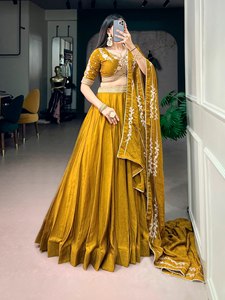 Haldi Special, Nuevas Llegadas, Lehenga Choli de Seda para Mujer, para Bodas y Fiestas, Lehenga Choli Nupcial para Exportación - Product Image 1
