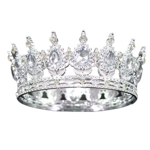 Décoration de gâteau en plastique en forme de couronne pour la Saint-Valentin, Noël, anniversaire, mariage, baptême - Tiara dorée ou argentée pour gâteau - Product Image 6