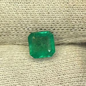 มรกตธรรมชาติทรงแปดเหลี่ยมขนาด 5.60x5.80 มม. สวยงามน่าทึ่ง เหมาะสำหรับทำเครื่องประดับ - Product Image 1