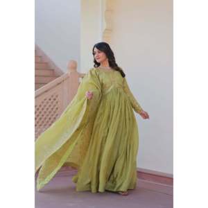 Vestido de Novia Largo con Lentejuelas Doradas Bordadas, con Dupatta, Hombros Descubiertos, Escote Corazón, Espalda con Ilusión de Transparencia, Talla XL - Product Image 5