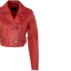 Veste de motard courte en cuir véritable rouge de luxe pour femme, personnalisée par l'université, avec manches matelassées et boucles à la taille - Product Image 3