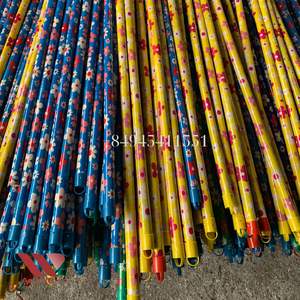 Escoba de madera de eucalipto duradera ecológica de 120cm de la empresa de Vietnam, cerdas de nailon con bandera, recogedor suave para limpieza del hogar - Product Image 2