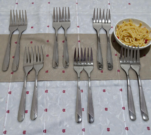 Fourchettes de table en acier inoxydable durables sur mesure pour la consommation quotidienne, couverts anti-rouille au design moderne, fourchettes à dessert pour mariage - Product Image 1