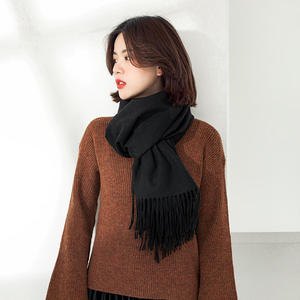 Nouvelle Écharpe Longue Unie Chaude et Respirante en Jersey de Polyester avec Pompons, Style Décontracté, Tendance Japonaise et Coréenne pour Femme – Collection Automne Hiver - Product Image 2