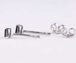 Boucles d'oreilles clous modernes bohèmes en diamant naturel poivre et sel taille triangle, plaqué or, certifiées IGI, pour femme - Product Image 5
