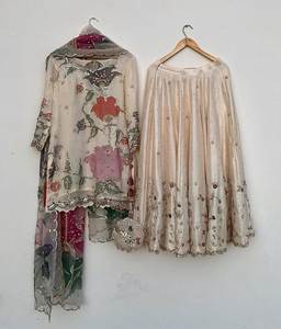 Collection de robes de mariée traditionnelles Lehenga Choli les plus belles et les plus récentes - Product Image 6