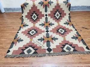 Tapis de salon rectangulaire en laine écologique, tufté géométrique, fait main par Krafterscustom, à poils plats, en latex, facile d'entretien - Product Image 1