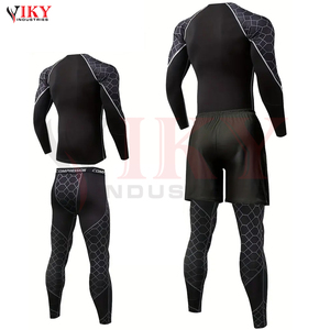 Conjunto de Compresión Negro con Diseño de Panal de Abeja para Hombre, con Camiseta de Manga Larga Estampada y Pantalones Cortos Holgados para Entrenamiento - Product Image 2