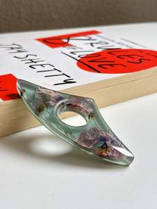 Soporte de Resina para Páginas de Libro, Lector de Pulgar |   Regalo Creativo para Amantes de los Libros y Lectores Ávidos - Product Image 2