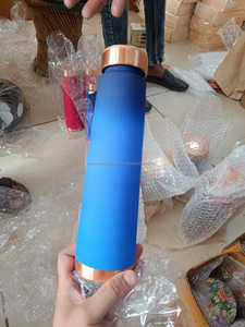 Frascos Sipper de cobre martelados feitos sob medida feitos de 100% cobre disponíveis em capacidade de 950 ml adequados para lojas de saúde - Product Image 5