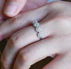 Anillo floral con racimo de diamantes de moissanita de corte redondo para mujer, plata 925 original, joyería fina premium para ella. - Product Image 4