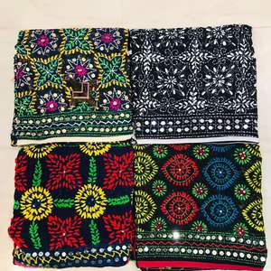 Dupatta Kalamkari brodée de style Phulkari, écharpe en modal brodée à la main avec imprimé paon, stoles en modal - Product Image 3