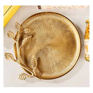 Plateau de service en métal artisanal haut de gamme avec poignées dorées à motifs botaniques – Accent décoratif haut de gamme pour la maison - Product Image 3