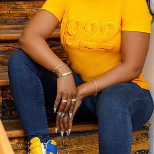 T-shirt en chenille or massif 1922, brodé, pour la sororité Sigma Gamma Rho, avec l'année de fondation grecque 1922, T-shirt universitaire premium - Product Image 6