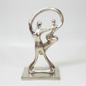 Escultura Abstracta Artística Hecha a Mano en Aluminio Fundido, Vajilla Moderna de Metal, Centro de Mesa de Lujo Personalizable con Baño de Oro - Product Image 3