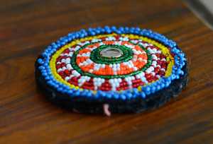 Sous-verre de luxe artisanal de qualité supérieure avec motif de perles mandala colorées, élégant et éclatant, motif de perles multicolores, respectueux de l'environnement - Product Image 6