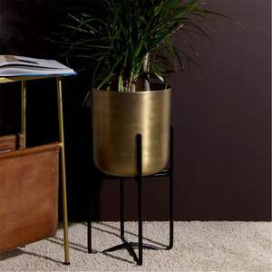 Pot de fleurs moderne de luxe en métal doré avec support en fer noir, grand pot à fleurs en laiton pour la décoration intérieure et extérieure, style nordique - Product Image 3